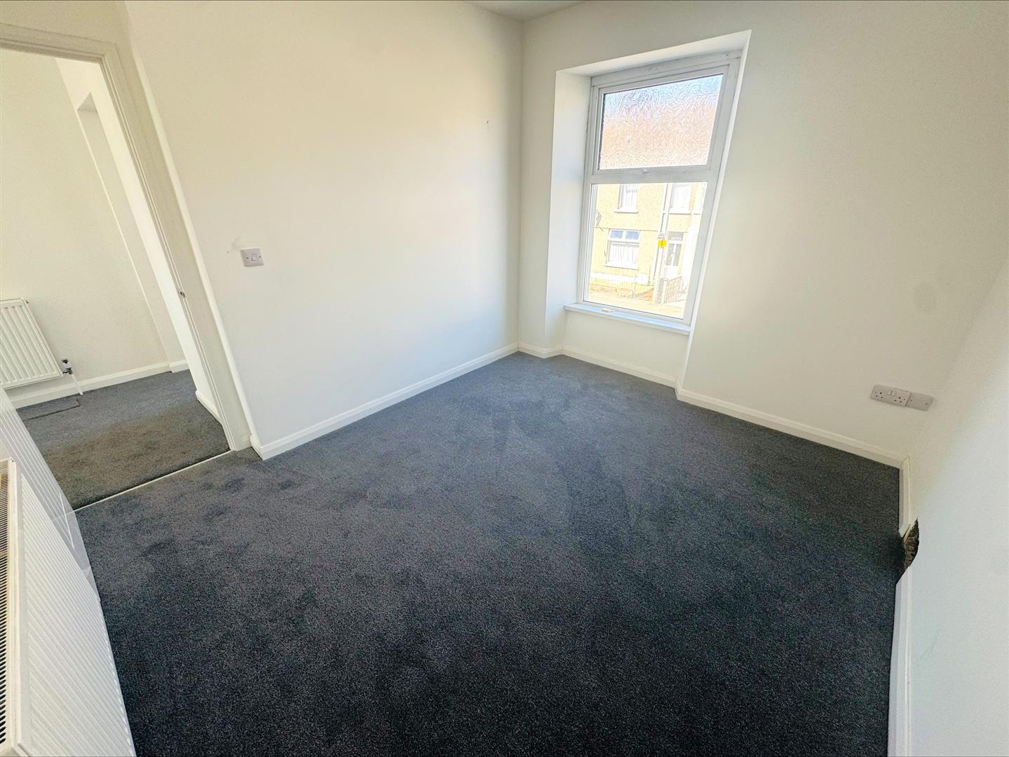Pembrey Road, Llanelli, SA15 3BL